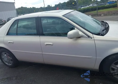 2004 Cadillac Deville Standard z USA, uszkodzony, nr VIN 1G6KD54Y64U159925